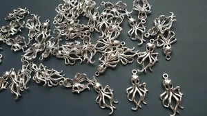 20 ciondoli a forma di polipo charms 32x18mm PENDENTE ARGENTO TIBETANO - Foto 1 di 1