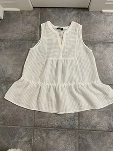 Doe & Rae off white tiered sleeveless blouse - Bild 1 von 6