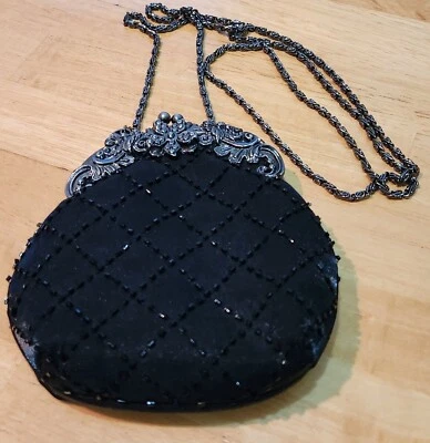 Bolso sin asas Jessica McClintock vintage negro satinado con cuentas con correa de cadena Foto 1 de 4