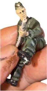 1 Figur Unimax Forces Valor 21st Ultimate Soldier 1:32 1/35 Hanomag Halftrack - Bild 1 von 15