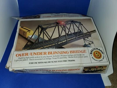Bachmann ~ OVER/UNDER BLINKING BRIDGE ~ #46-1222 ~ HO Scale ~ UIB - Image 1 of 4
