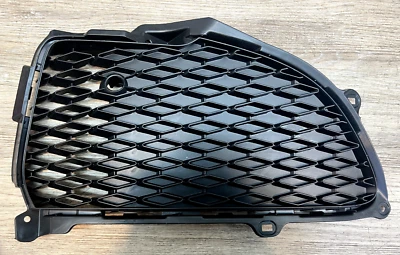 Bisel de ajuste derecho Acura TLX 2021-2023 pieza OEM # 71102-TGZ-A0 Foto 1 de 4