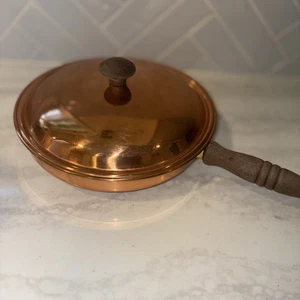 Sartén vintage de cobre con tapa y mango de madera granja decoración francesa - Imagen 1 de 3