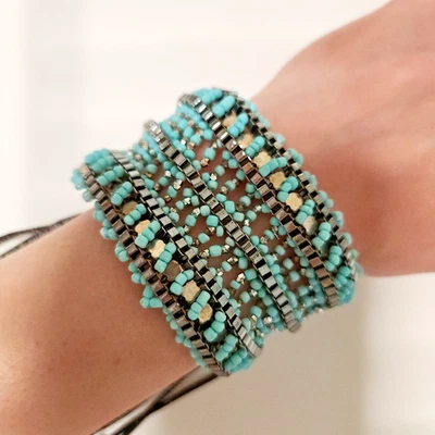Bracelete Boho turquesa e hematita com miçangas de punho largo | Gravata de macramê ajustável - Imagem 1 de 2