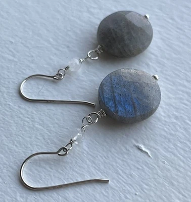 Pendientes colgantes grandes facetados de labradorita y piedra lunar de plata de ley 925 Foto 1 de 4