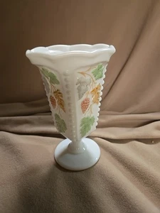 Westmoreland getäfelte Traube Milch Glas Vase Studio verziert Obst und Blätter - Bild 1 von 4