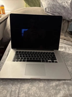 Mac Book Pro Modelo A1398 Foto 1 de 4