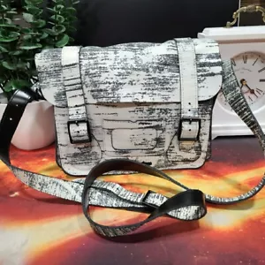 "BOLSO DE CUERO SUAVE DR MARTENS 11" BLANCO/NEGRO - Imagen 1 de 14