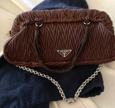 Bolso Tessuto Gaufre edición limitada con acento de piel Prada Foto 1 de 4