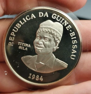 250 Pesos Horizontal Bar International Games 1984 Titina Sila Guine-Issau Münze - Bild 1 von 2