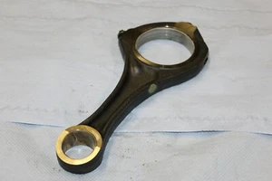 Mercedes-Benz  OM 642 Pleuelstange  A 642 030 52 20  - Bild 1 von 4