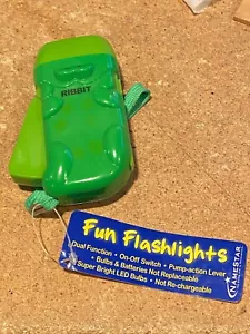Kinder Spaß Taschenlampe Frosch LED Pumpe Action Licht *NEU* aaa1 - Bild 1 von 5