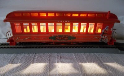 BACHMANN HAWTHORNE VILLAGE ON30 COCA COLA HOLIDAY EXPRESS TRAIN CAR + LED LIGHTS - Image 1 of 4