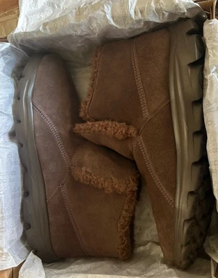 Skechers 11M Chugga On The Go Chocolate Suede Faux Fur Boots Pull On Womens New - Image 1 of 4