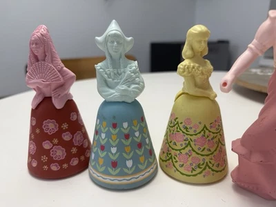 VINTAGE 1970’S AVON COLOGNE LADIES GIRLS With Some With Perfume - Image 1 of 4