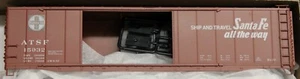 HO Scale - ACCURAIL 81072 SANTA FE "Super Chief" 50' Steel Boxcar # 15932 - KIT - Picture 1 of 3