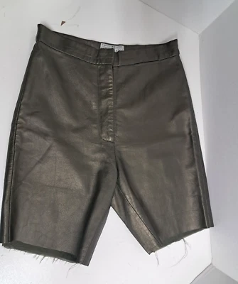 Pantalones Cortos de Cuero Colección Folio Saks Fifth Avenue Mujer US 6 Color Oliva Foto 1 de 4