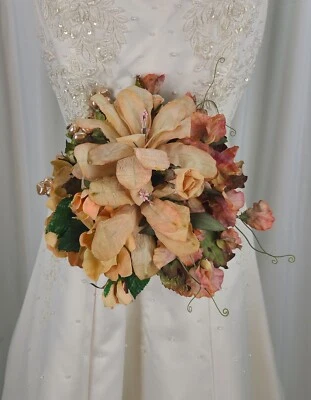 Ramo de novia de seda melocotones y rosas Foto 1 de 4