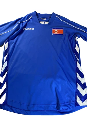 Antigo Hummel Futebol Coreia do Norte Bordado Anos 90 M Azul Branco - Imagem 1 de 4