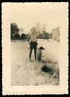Eckernförde 1940 - Chłopiec w kąpielówkach z psem Jack Russel Terrier - zdjęcie 8x11cm