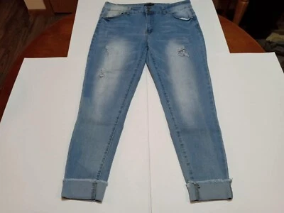 The Style Between Us Womens High Rise Light Wash Distressed Cuffed Jeans Sz 18 - Image 1 of 4