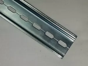 20 Stück Hutschiene geschlitzt Stahl, RoHS, 35mm x 7,5mm, 2 Meter lang, kleine Schlitze - Bild 1 von 2