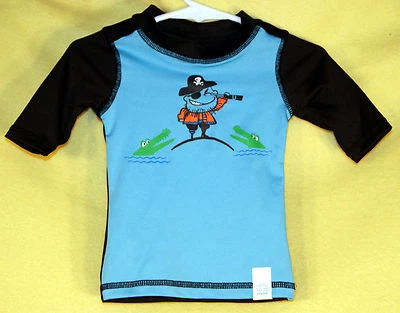 Traje de club de natación para niños Lugar PIRATAS camisa protectora contra erupciones talla 6-9M nuevo con etiquetas  Foto 1 de 2