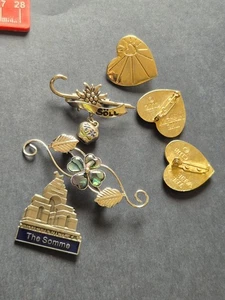 Unusual Mix Of Brooches & Badges Somme WW1, Variety Club Etc VGC - Picture 1 of 20