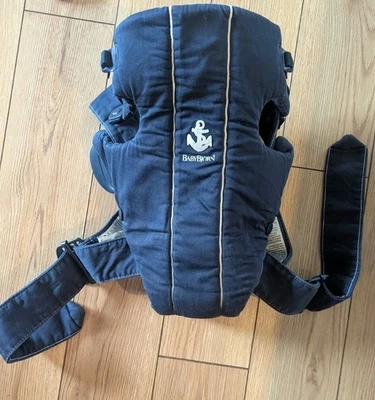 Portabebés Baby Bjorn Azul 2230/2240 21-35" Ajustable Azul Marino Usado en Excelente Condición Foto 1 de 4