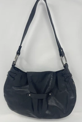 Bolso de Hombro Lamarthe Paris Cuero Negro Lengua Solapa Lateral Tachonado Usado en Excelente Condición Foto 1 de 4