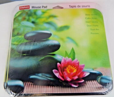 Alfombrilla de ratón cuadrada para PC marca Staples relajante multicolor Foto 1 de 4