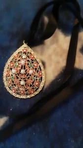 Splendido medaglione etnico. Metallo lavorato con pietre ambrate e perle - Foto 1 di 1