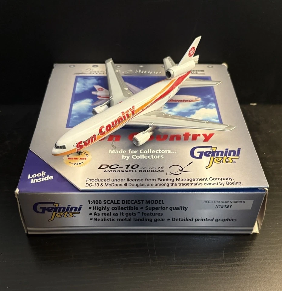 Modelo a escala GeminiJets 1:400 Sun Country McDonnell Douglas DC-10 N154SY GJSCX240 Foto 1 de 4