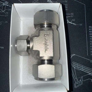Swagelok Reducing Union Tee 1 in. x 1 in. x 3/4 in. Tube (SS-1610-3-16-12) NEW - Picture 1 of 4