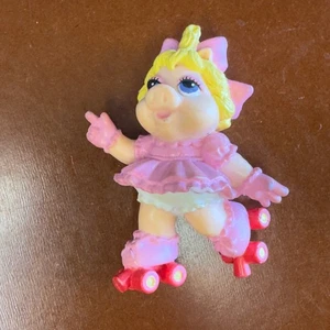 1986 McDonalds Happy Meal Muppet Babies Miss Piggy On Roller Skates Figure - Picture 1 of 4