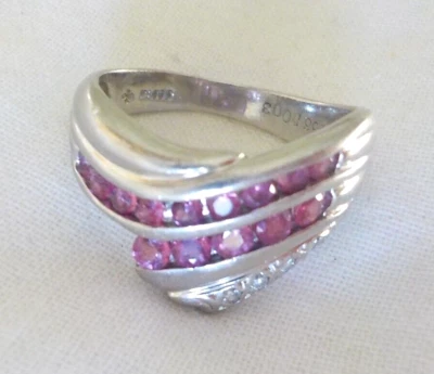 Кольцо с кластером из цельной платины с натуральным рубиновым бриллиантом — 6,04 г, размер 5,75, 0,69 карата - Изображение 1 из 4