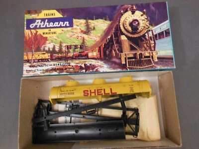 HO SCALE ATHEARN 1500 SHELL THREE DOME TANK CAR KIT - Image 1 of 2