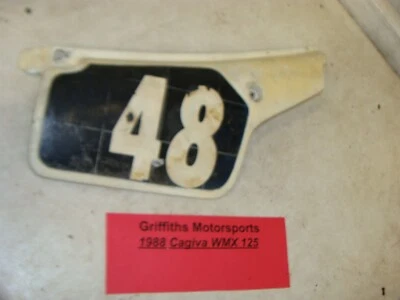 Cagiva WMX 125 AHRMA 1988 cubierta lateral derecha placa de matrícula fabricante de equipos originales Foto 1 de 4