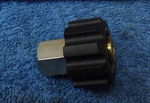 ADAPTADOR DE AJUSTE DE TORNILLO DE MANGUERA COMPATIBLE CON LAVADORA A JET KARCHER 22MM MUJER X 1/4"BSP F - Imagen 1 de 11