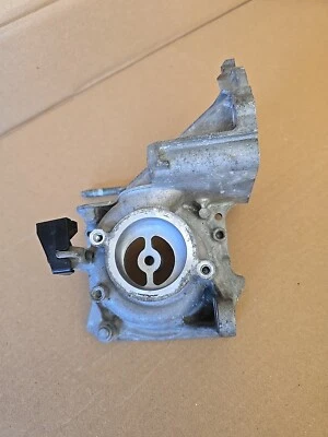 Carcasa de bomba de agua refrigerante motor Toyota RAV4 2,5 L OEM 2019-2023  Foto 1 de 4
