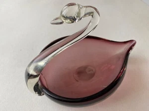 Duncan Miller: cisne de vidrio rubí grande vintage - Imagen 1 de 9