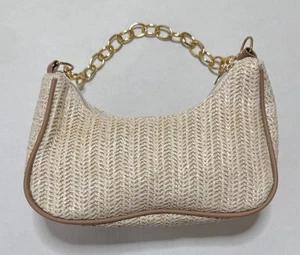 Bolso de mano pequeño de mimbre tostado, correa de anillo dorado, costura tostada, interior negro,  - Imagen 1 de 12