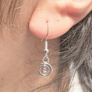 BEAUTIFUL Small SWIRL t Antique Silver Dangle Earrings. - Picture 1 of 10