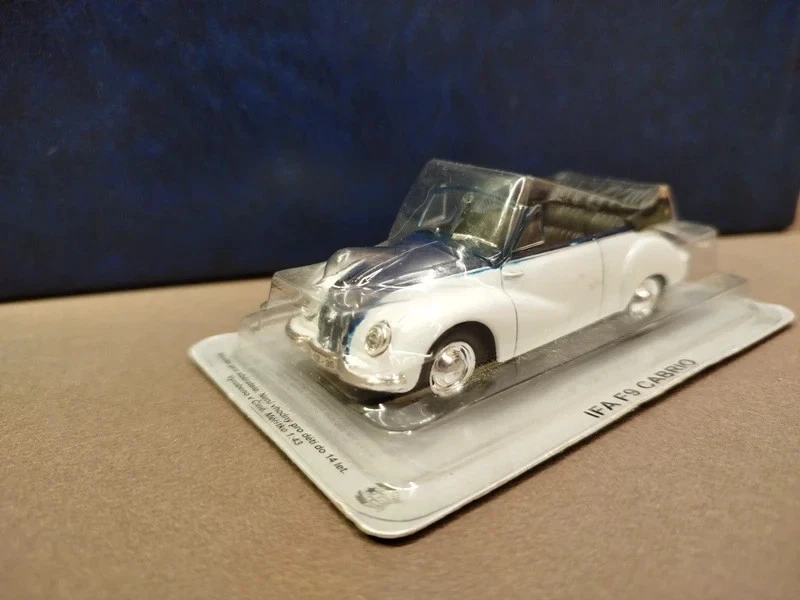 Modellino auto die cast de agostini ifa f9 cabrio 1:43 # - Immagine 1 di 1