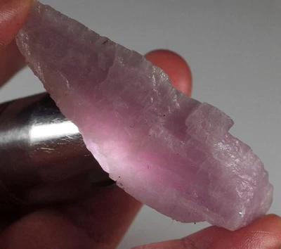 110 карат натуральный фиолетовый кунцит кристалл огранка грубый образец Афганистан YZLH746 - Изображение 1 из 3