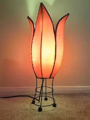 Vintage Tisch-/Stehlampe im roten Tulpenstil mit Metallgestell. Genähtes Canvas. Rot/Schwarz - Bild 1 von 4