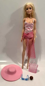 Barbie Beach Day Muñeca Rosa Traje de Baño Accesorios (G5) - Imagen 1 de 7