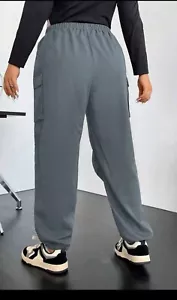 Pantaloni cargo SHEIN donna Plus EZwear tinta unita patta tasca laterale LB3 neri taglia 4XL - Foto 1 di 10