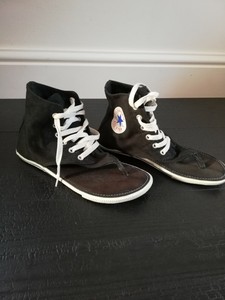 converse thong shoes