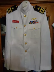 Vestido de Pilotos de la Marina de los Estados Unidos Chaqueta Blanca Conformista TOP GUN USN DISFRAZ 38 delgado - Imagen 1 de 8